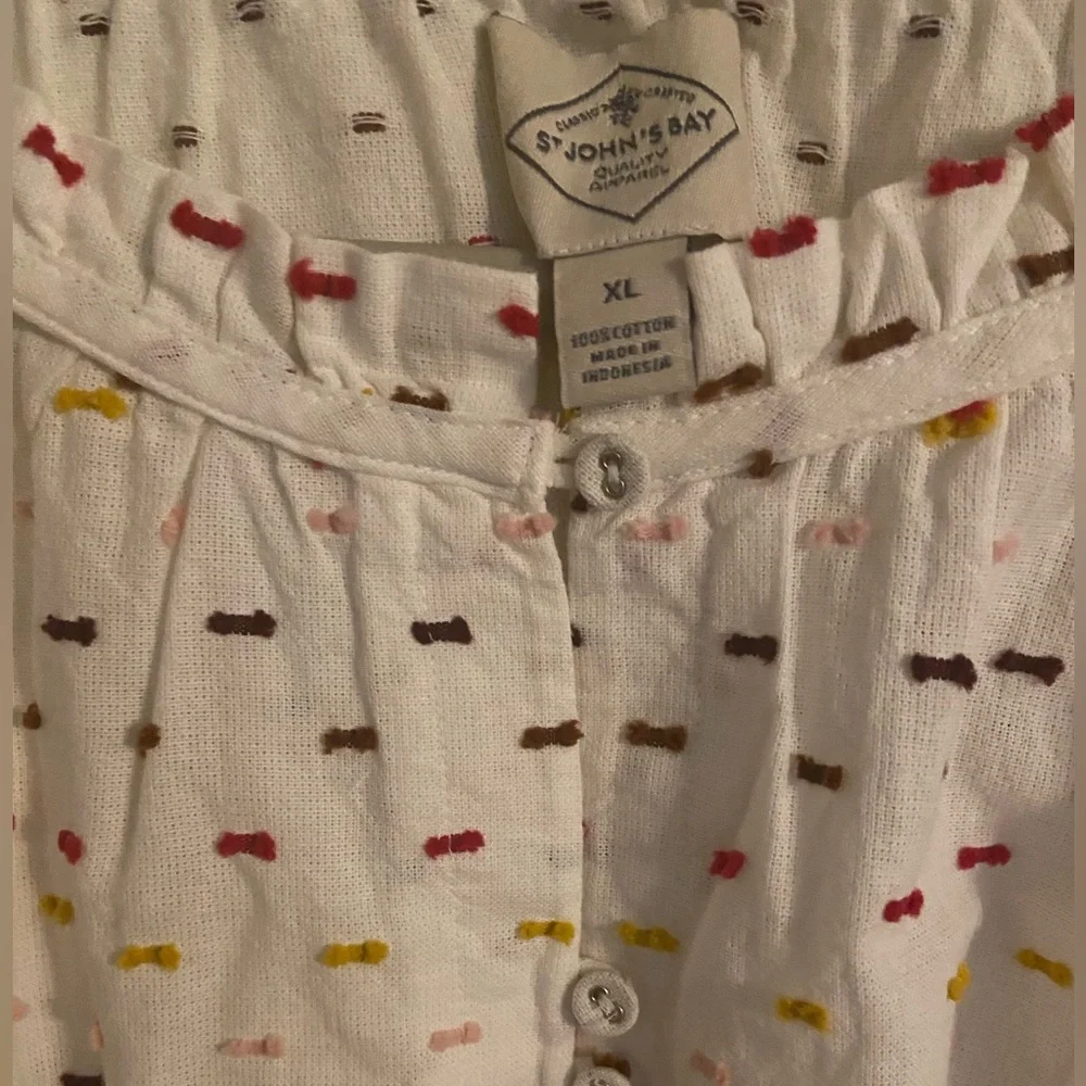 Embroidered dot blouse - Picture 2 of 4
